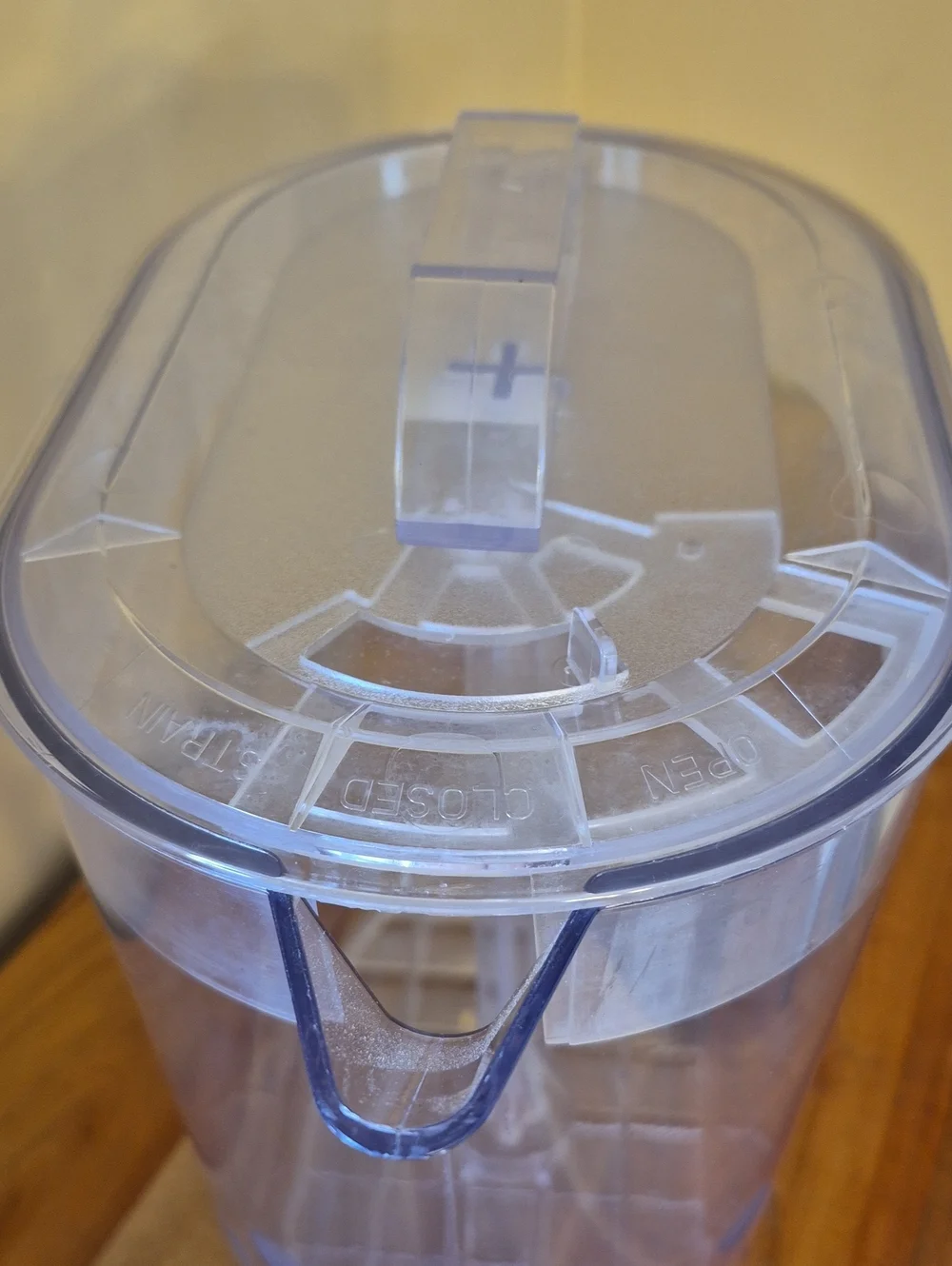 Pampered Chef 1 Gallon Quick Stir Polka Dot Pitcher